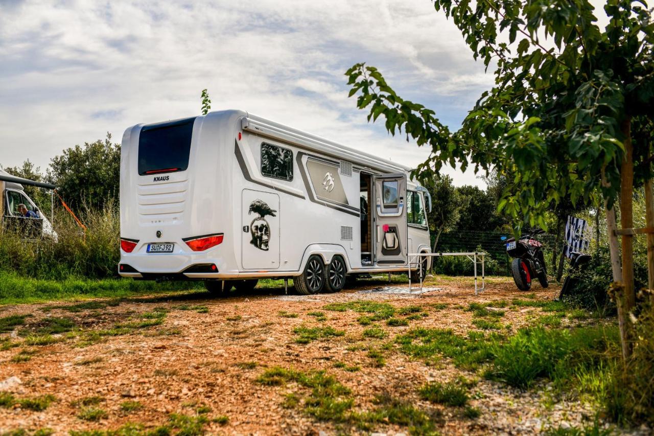 Mobile Homes At Camping Ugljan Resort Exterior foto